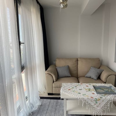 Alquiler de un espacioso apartamento amueblado de 2 habitaciones, 63 m², Constanța, Rumanía